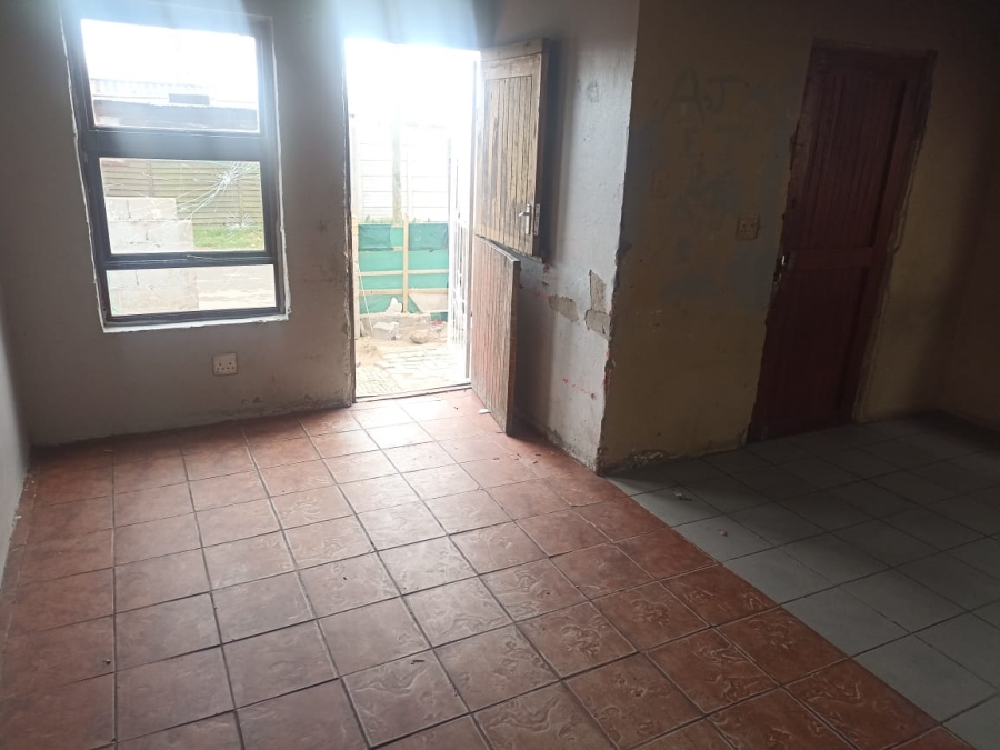 1 Bedroom Property for Sale in Kwanonqaba Western Cape